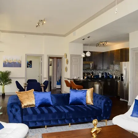 The Amari Luxury High-Rise With Pool, Gym, & Theater Apartamento